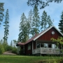 unser Ferienhaus Skogsbacken am Flaten - ein typisches, schwedisches Holzhaus in rot/weiß am See!